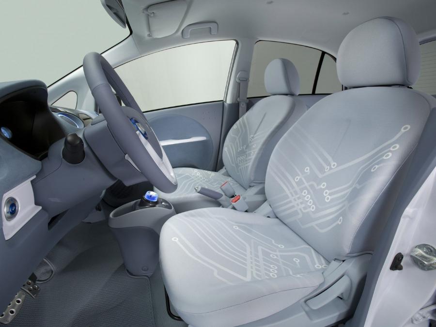  Mitsubishi i-MiEV 2010 года  (фото 7 из 12)